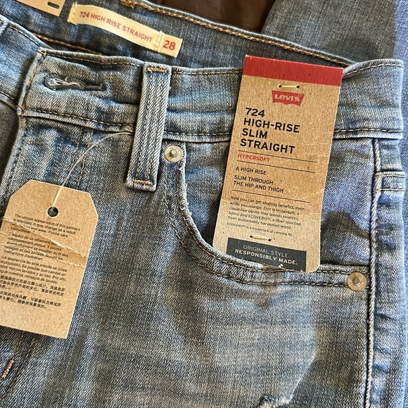 Levi’s 724 Distressed High Rise Slim Straight Jeans - Picture 5 of 16
